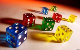 Mesin slot digital dengan efek animasi warna-warni dan simbol keberuntungan yang populer